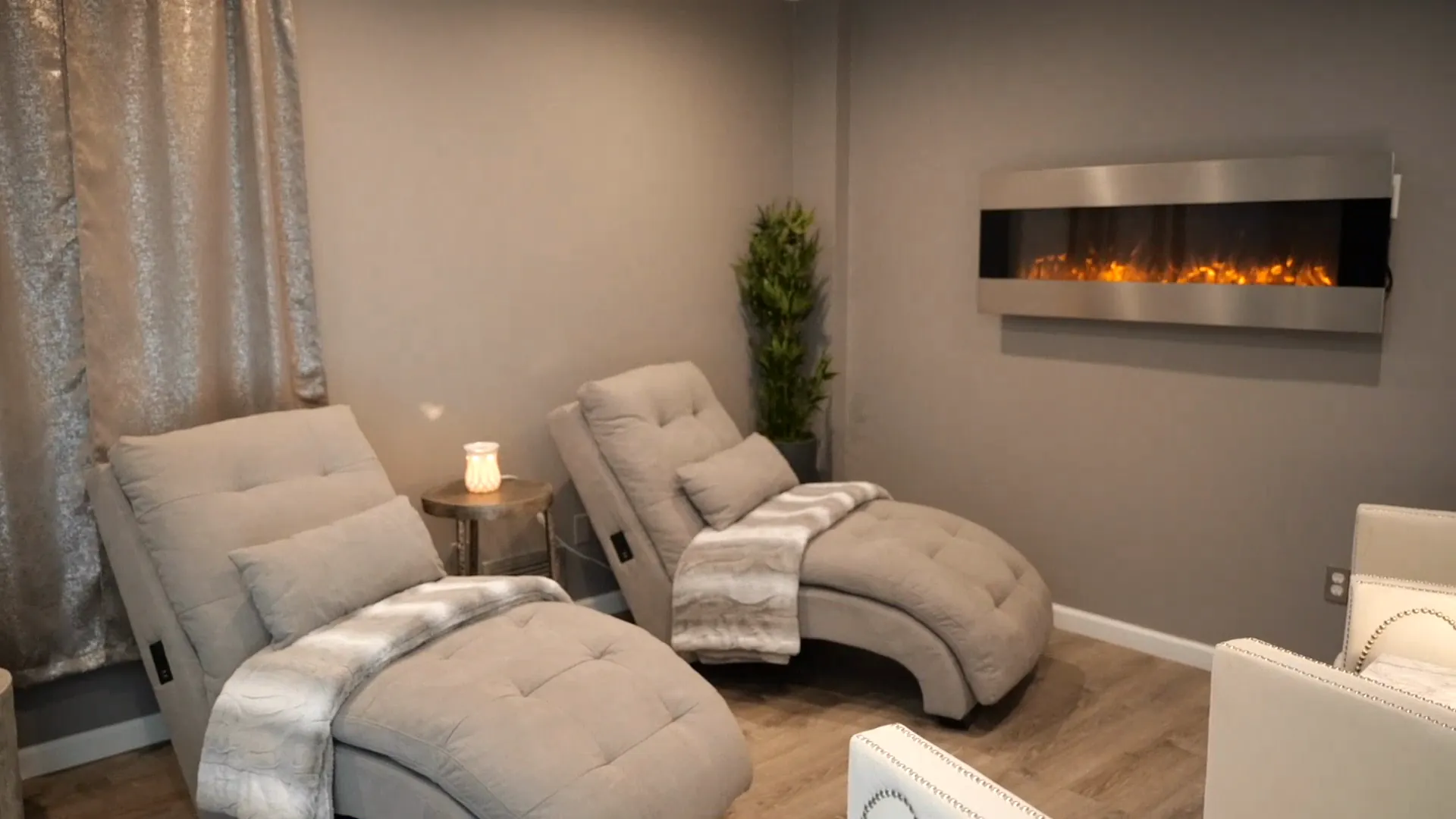 The relaxation lounge at Mecca